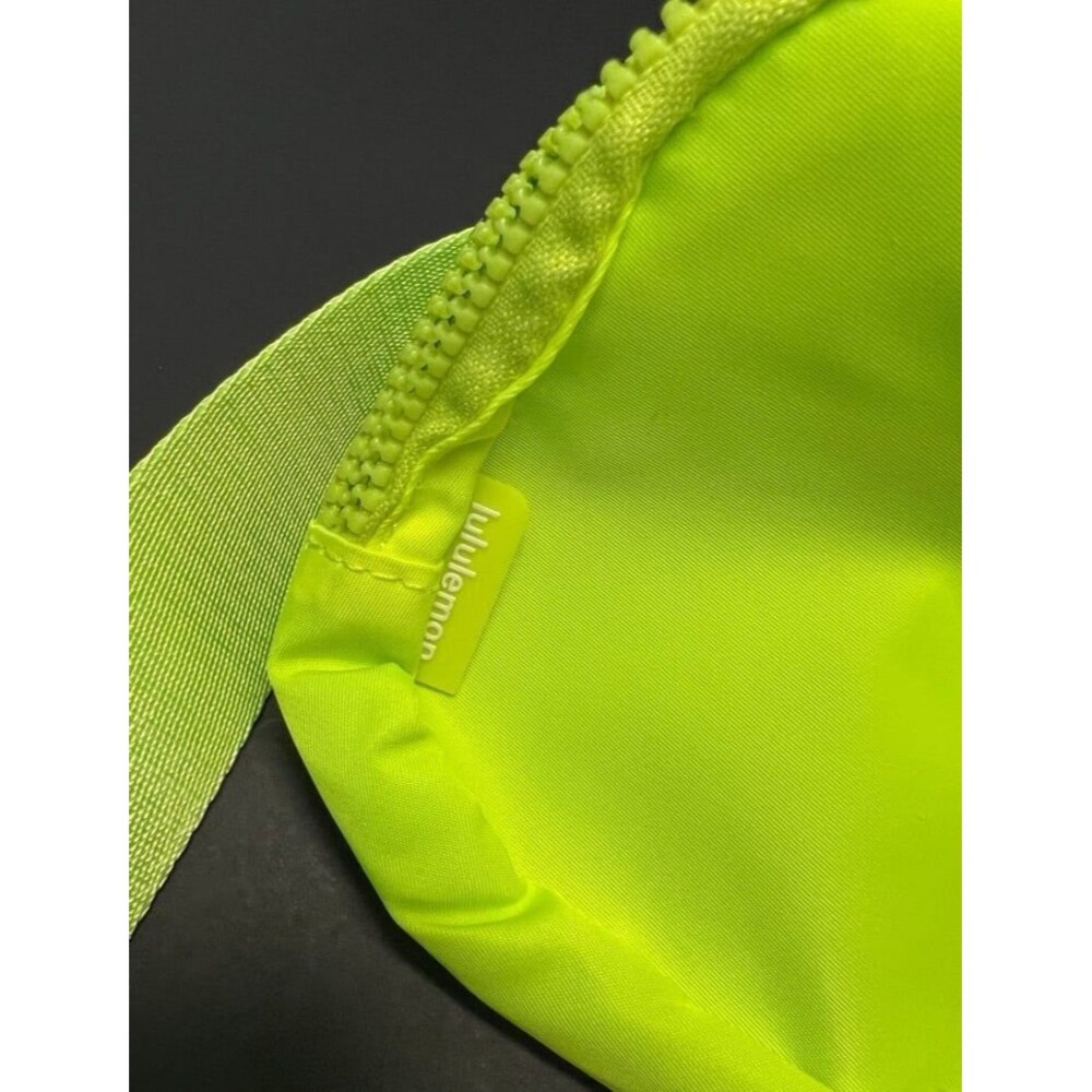 Lululemon - Picture 4 of 4